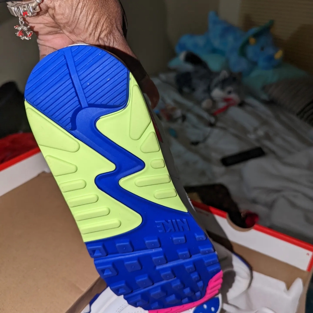 Women's shoes